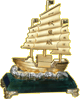 Корабль-парусник со слитками золота и иероглифами